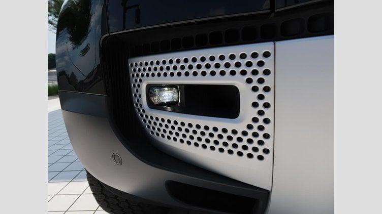 2023 認定中古車 Land Rover Defender 110 サントリーニブラック(メタリック) D300 S