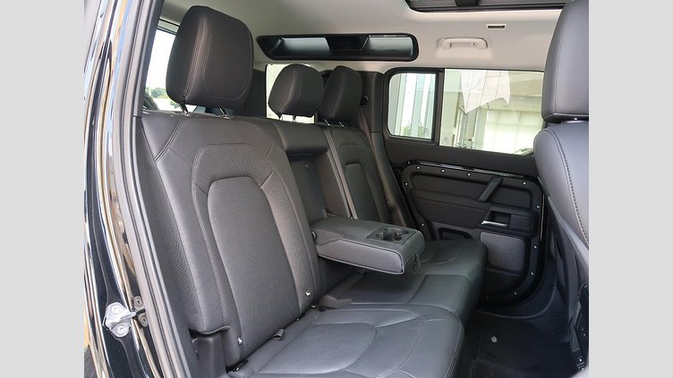 2023 認定中古車 Land Rover Defender 110 サントリーニブラック(メタリック) D300 S