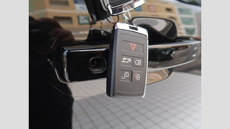 2023 認定中古車 Land Rover Defender 110 サントリーニブラック(メタリック) D300 S