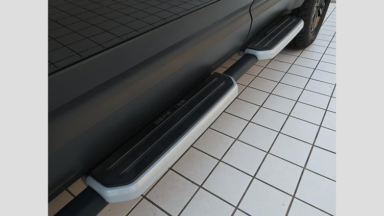 2023 認定中古車 Land Rover Defender 110 サントリーニブラック(メタリック) D300 S