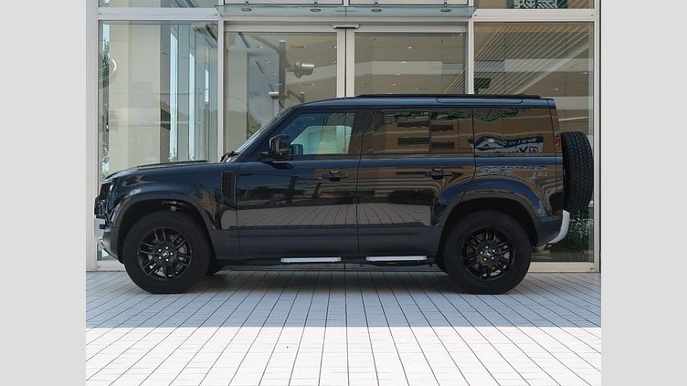2023 認定中古車 Land Rover Defender 110 サントリーニブラック(メタリック) D300 S
