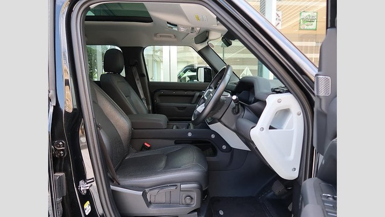 2023 認定中古車 Land Rover Defender 110 サントリーニブラック(メタリック) D300 S