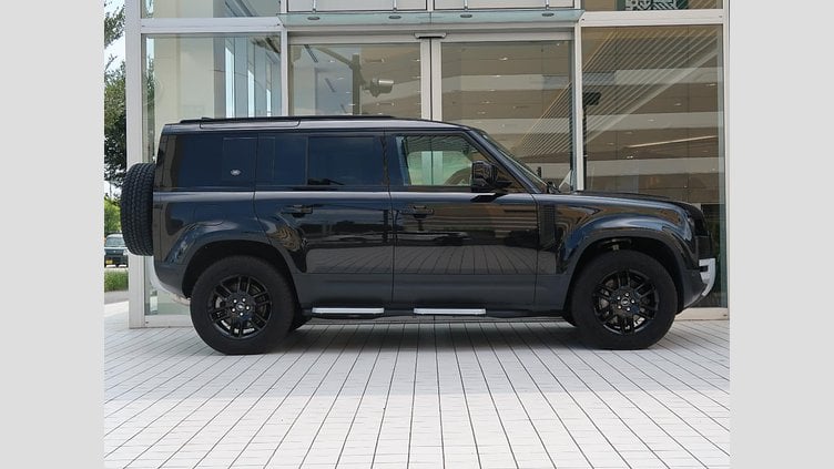 2023 認定中古車 Land Rover Defender 110 サントリーニブラック(メタリック) D300 S