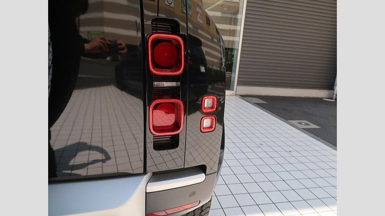 2023 認定中古車 Land Rover Defender 110 サントリーニブラック(メタリック) D300 S