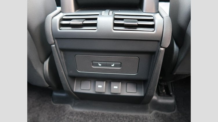 2023 認定中古車 Land Rover Defender 110 サントリーニブラック(メタリック) D300 S