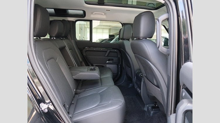 2023 認定中古車 Land Rover Defender 110 サントリーニブラック(メタリック) D300 S