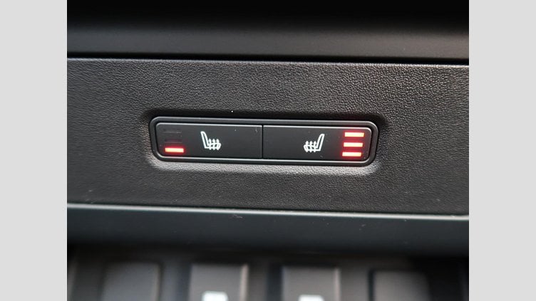 2023 認定中古車 Land Rover Defender 110 サントリーニブラック(メタリック) D300 S