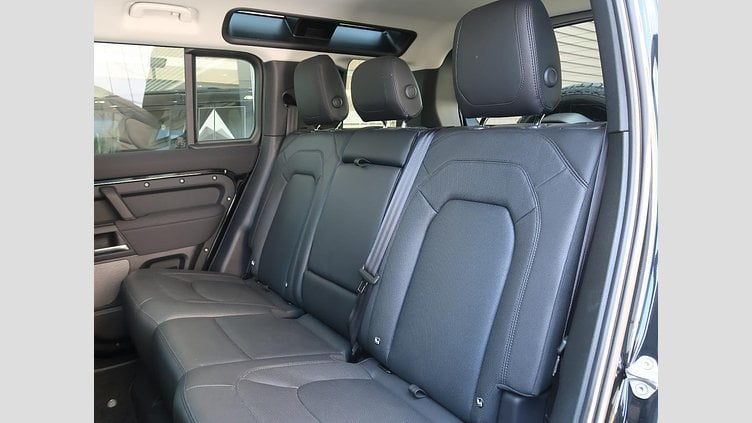 2023 認定中古車 Land Rover Defender 110 サントリーニブラック(メタリック) D300 S