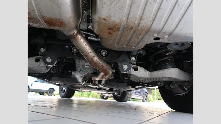 2023 認定中古車 Land Rover Defender 110 サントリーニブラック(メタリック) D300 S