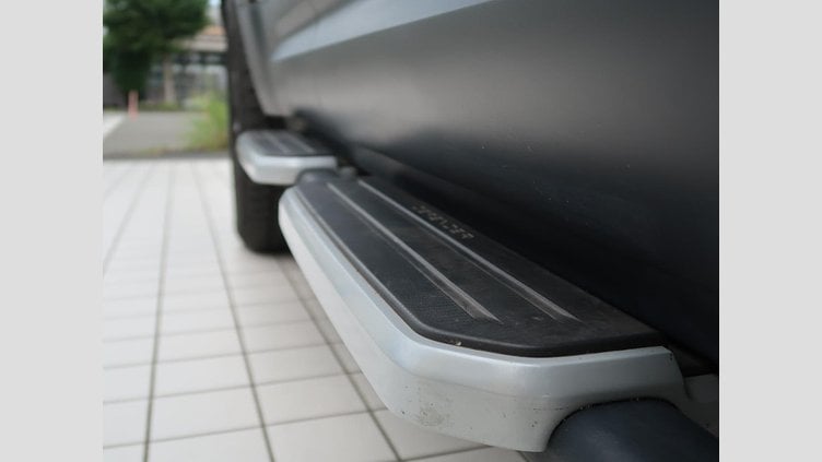 2023 認定中古車 Land Rover Defender 110 サントリーニブラック(メタリック) D300 S