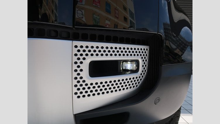 2023 認定中古車 Land Rover Defender 110 サントリーニブラック(メタリック) D300 S