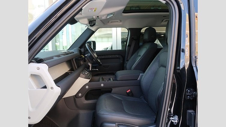 2023 認定中古車 Land Rover Defender 110 サントリーニブラック(メタリック) D300 S