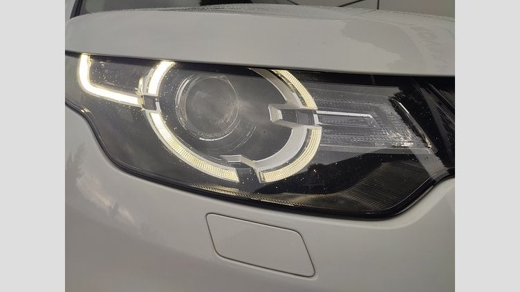 2019 JAZDENÉ VOZIDLÁ Land Rover Discovery Sport Fuji White 4x4 2.0L TD4 SE AT