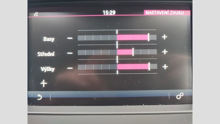 2019 JAZDENÉ VOZIDLÁ Land Rover Discovery Sport Fuji White 4x4 2.0L TD4 SE AT