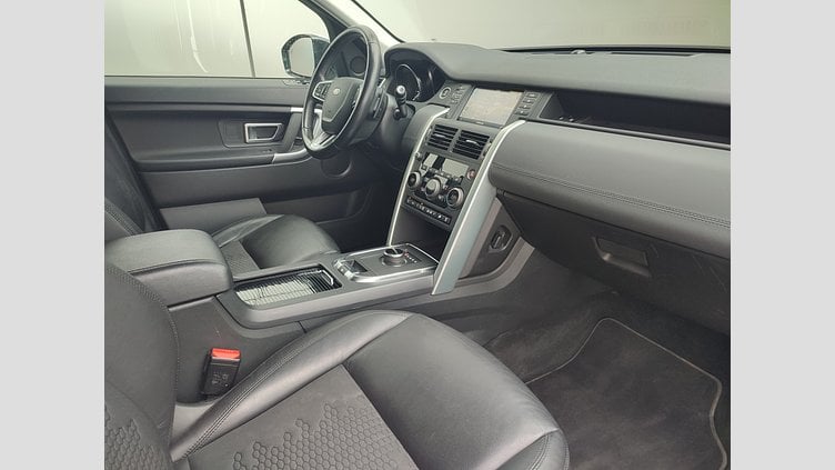 2019 JAZDENÉ VOZIDLÁ Land Rover Discovery Sport Fuji White 4x4 2.0L TD4 SE AT