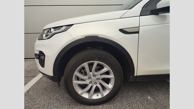 2019 JAZDENÉ VOZIDLÁ Land Rover Discovery Sport Fuji White 4x4 2.0L TD4 SE AT