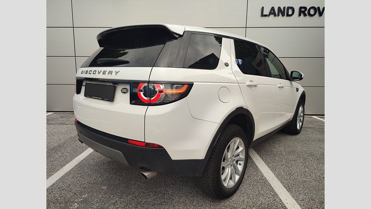 2019 JAZDENÉ VOZIDLÁ Land Rover Discovery Sport Fuji White 4x4 2.0L TD4 SE AT