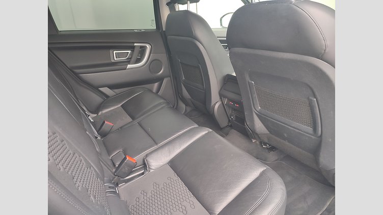 2019 JAZDENÉ VOZIDLÁ Land Rover Discovery Sport Fuji White 4x4 2.0L TD4 SE AT