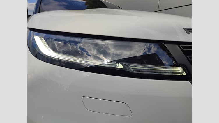 2023 Approved/Jazdené Land Rover Range Rover Sport Fuji White 4x4 3.0 I6 D300 MHEV SE AWD A/T