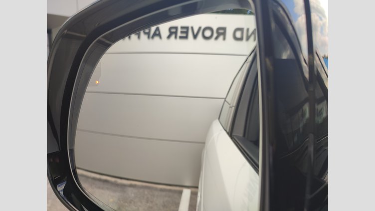 2023 Approved/Jazdené Land Rover Range Rover Sport Fuji White 4x4 3.0 I6 D300 MHEV SE AWD A/T