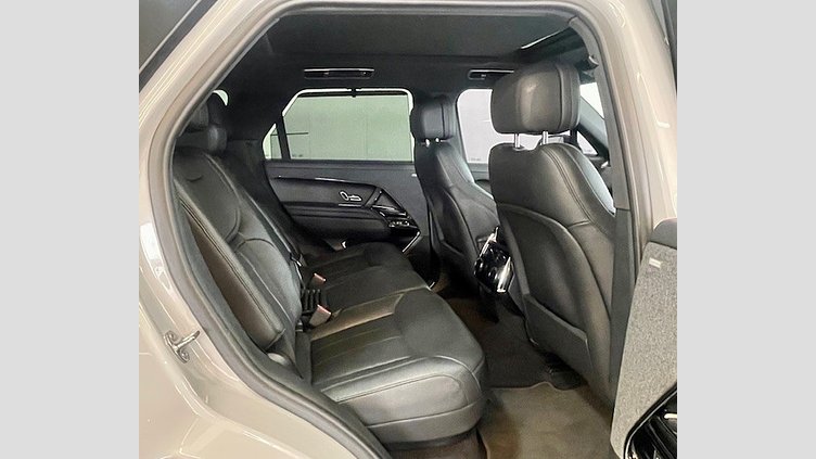 2024 Approved Land Rover Range Rover Sport Borasco Grey Engine: 3.0-litre inline-six turbodiesel with mild-hybrid technology.
Power: 258 kW (approximately 345–350 hp).
Torque: 700 Nm.
Acceleration (0–100 km/h): 5.9 seconds.
Top speed: 234 km/h.
Transmission: 8-speed automatic. RANGE ROVER SPORT 3.0D DYNAMIC