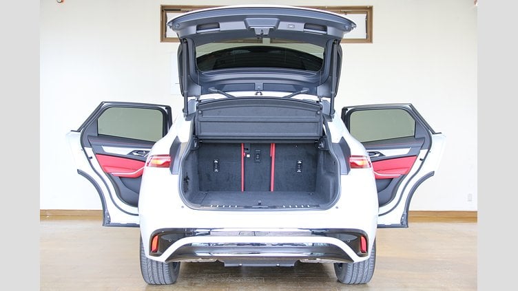 2021 認定中古車 Jaguar F-Pace ユーロンホワイト 2.0P R-DYNAMIC SE