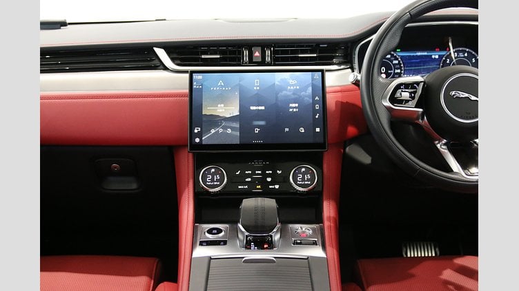 2021 認定中古車 Jaguar F-Pace ユーロンホワイト 2.0P R-DYNAMIC SE