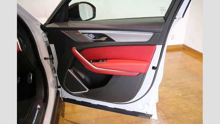 2021 認定中古車 Jaguar F-Pace ユーロンホワイト 2.0P R-DYNAMIC SE