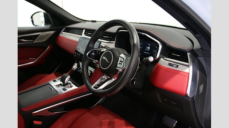 2021 認定中古車 Jaguar F-Pace ユーロンホワイト 2.0P R-DYNAMIC SE