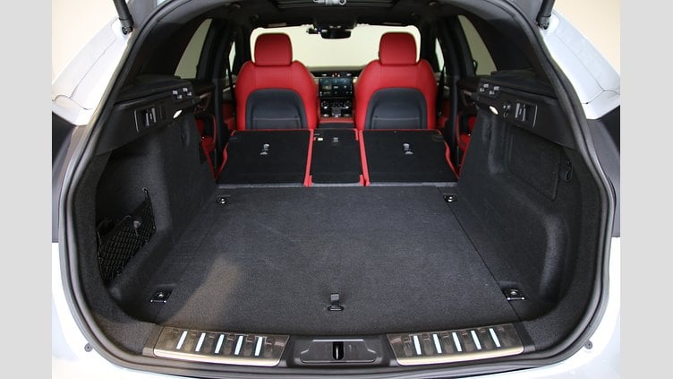 2021 認定中古車 Jaguar F-Pace ユーロンホワイト 2.0P R-DYNAMIC SE