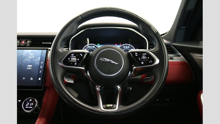 2021 認定中古車 Jaguar F-Pace ユーロンホワイト 2.0P R-DYNAMIC SE