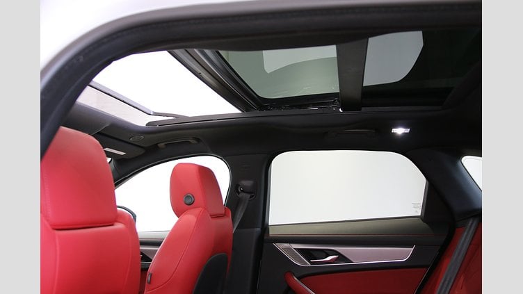 2021 認定中古車 Jaguar F-Pace ユーロンホワイト 2.0P R-DYNAMIC SE