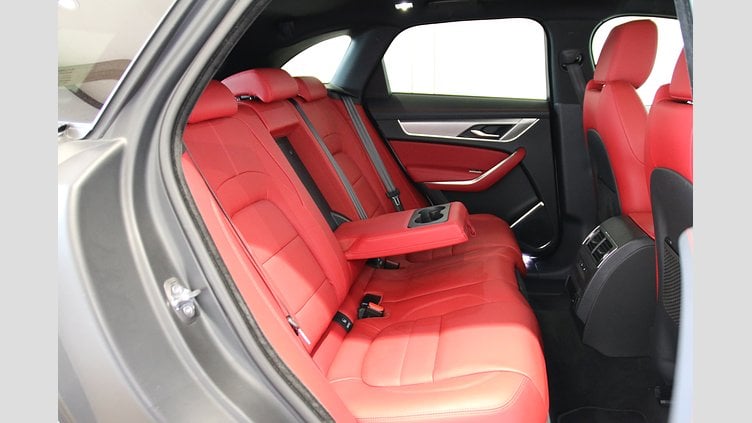 2021 認定中古車 Jaguar F-Pace ユーロンホワイト 2.0P R-DYNAMIC SE