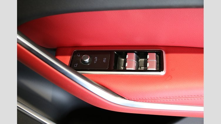 2021 認定中古車 Jaguar F-Pace ユーロンホワイト 2.0P R-DYNAMIC SE