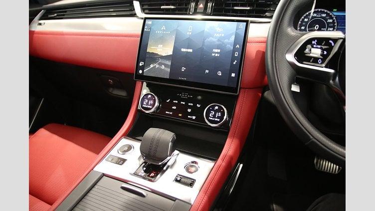 2021 認定中古車 Jaguar F-Pace ユーロンホワイト 2.0P R-DYNAMIC SE