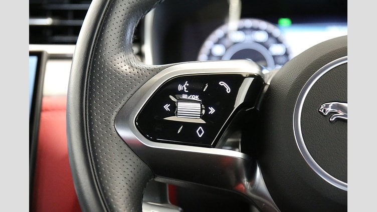 2021 認定中古車 Jaguar F-Pace ユーロンホワイト 2.0P R-DYNAMIC SE