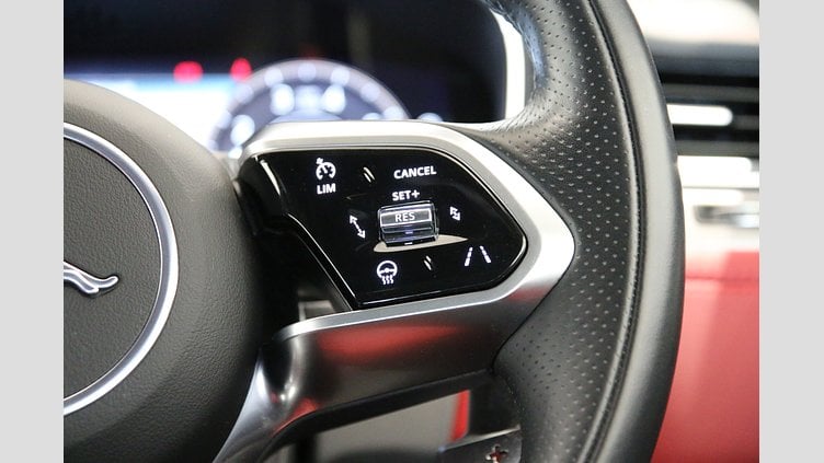 2021 認定中古車 Jaguar F-Pace ユーロンホワイト 2.0P R-DYNAMIC SE