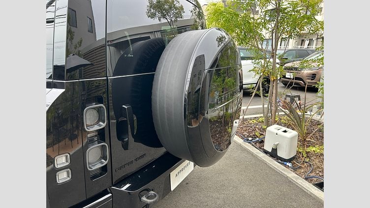 2024 認定中古車 Land Rover Defender 110 Santorini Black 525P V8 V8