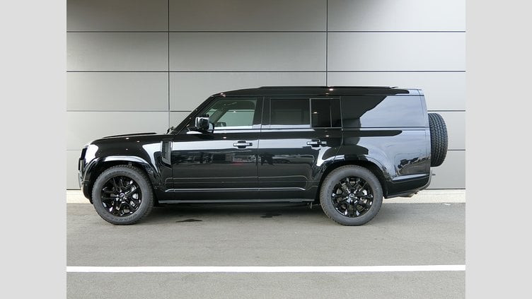 2024 認定中古車 Land Rover Defender 130 サントリーニブラック D350 ディーゼルマイルドハイブリッド Outbound