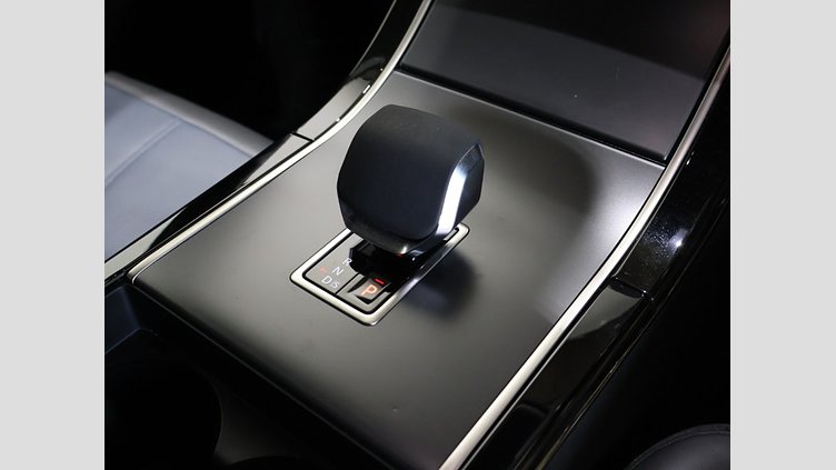 2024 認定中古車 Land Rover Range Rover Velar Fuji White AWD Dynamic SE D200