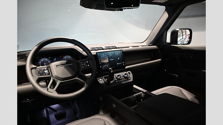 2025 Ny Land Rover Defender 130 Silicon Silver AWD P300e X-Dynamic SE