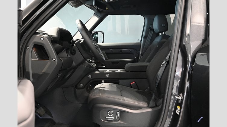 2025 Ny Land Rover Defender 130 Silicon Silver AWD P300e X-Dynamic SE