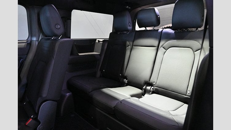 2025 Ny Land Rover Defender 130 Silicon Silver AWD P300e X-Dynamic SE