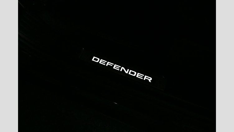 2025 Ny Land Rover Defender 130 Silicon Silver AWD P300e X-Dynamic SE