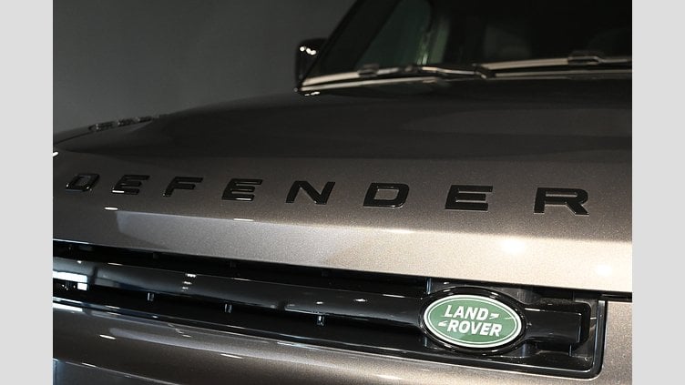 2025 Ny Land Rover Defender 130 Silicon Silver AWD P300e X-Dynamic SE
