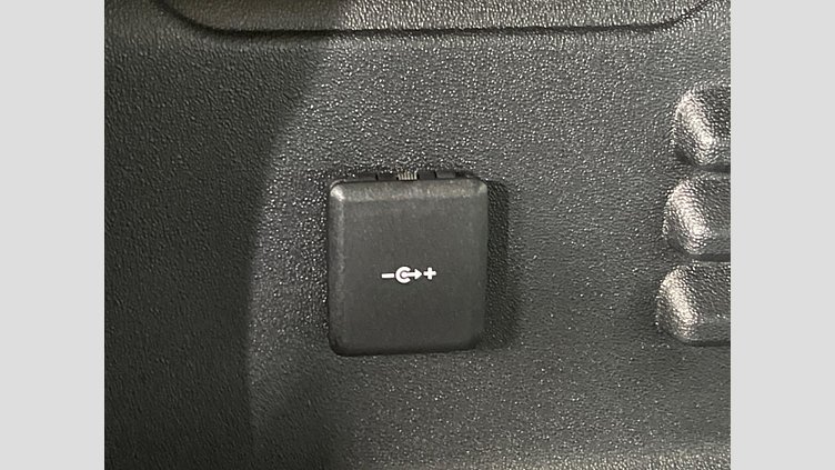 2023 認定中古車 Land Rover Defender 110 Santorini Black 4WD S