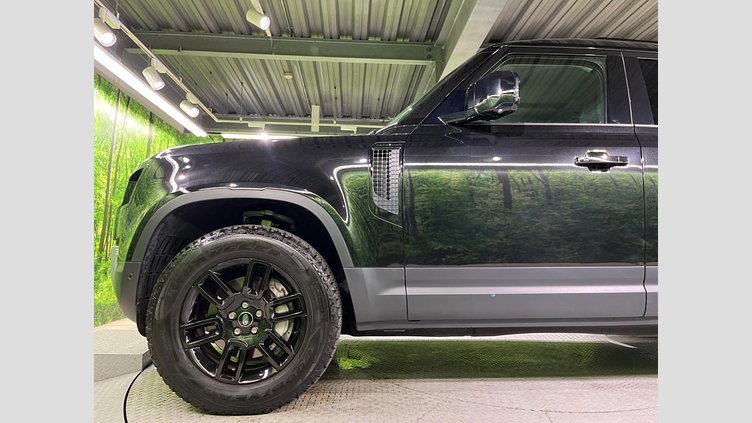 2023 認定中古車 Land Rover Defender 110 Santorini Black 4WD S