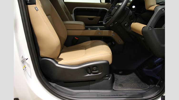 2025 認定中古車 Land Rover Defender 90 フジホワイト D350 AWD（オートマチック） X-DYNAMIC HSE