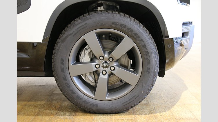 2025 認定中古車 Land Rover Defender 90 フジホワイト D350 AWD（オートマチック） X-DYNAMIC HSE