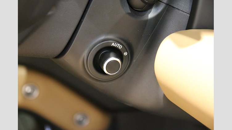 2025 認定中古車 Land Rover Defender 90 フジホワイト D350 AWD（オートマチック） X-DYNAMIC HSE